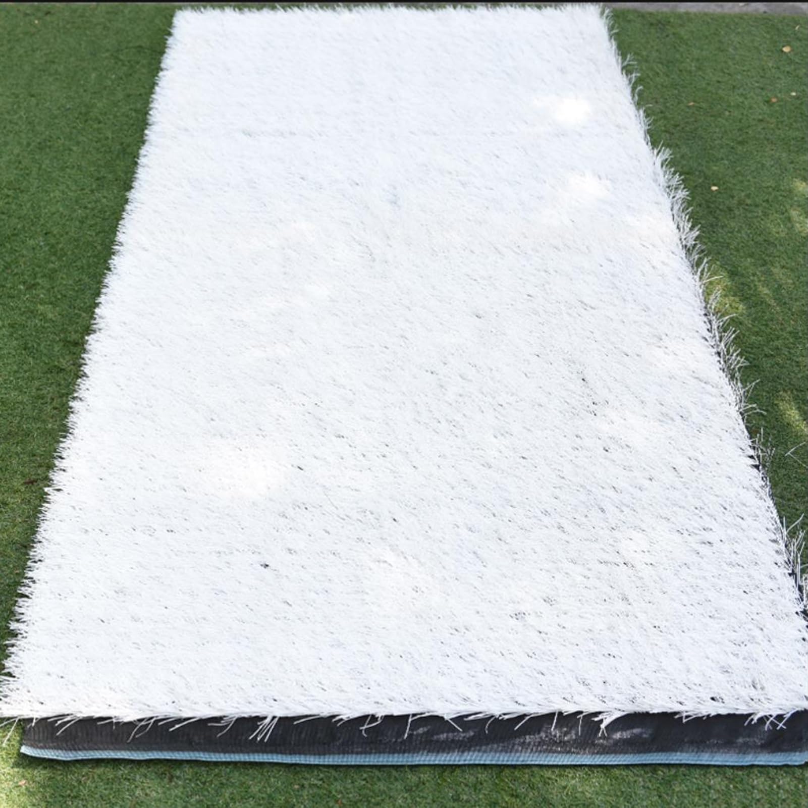 Amazon.co.jp: 人工芝、パイルの高さ 2.5 cm 模擬芝生、白草